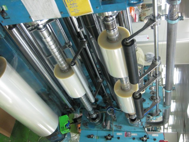 Flexible packaging slitting machine